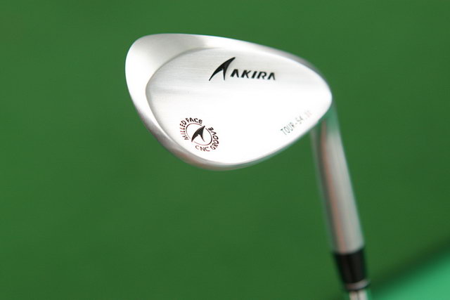 Wedge AKIRA TourWedge Satin-Finish Dynamic Gold